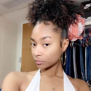 Meet your Posher, Alysha